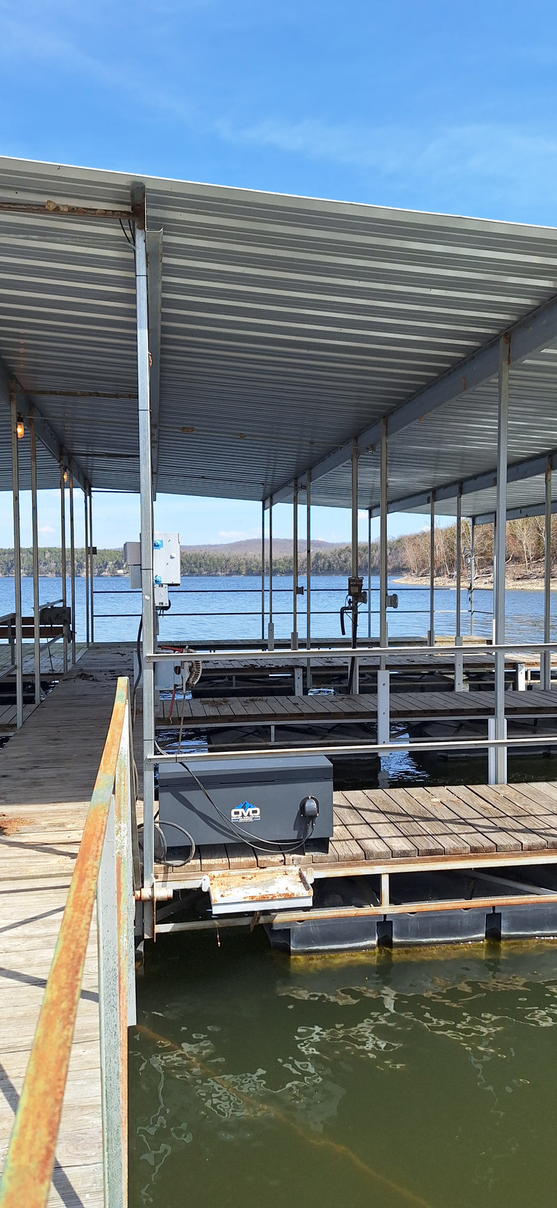 Load image into Gallery viewer, 2.2KW Boat Dock Offgrid Solar Kit - Portable with Plug and Play Connections