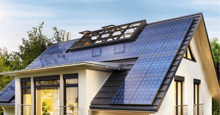House powered by off grid and grid tied solar: A complete guide for homeowners