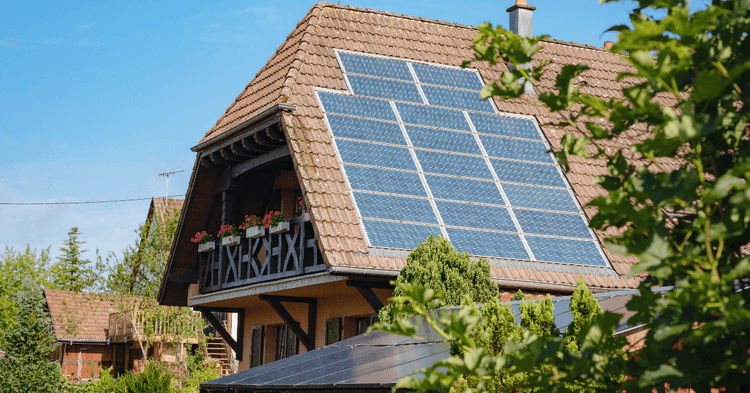 Lithium Battery with Off-Grid Solar Kit